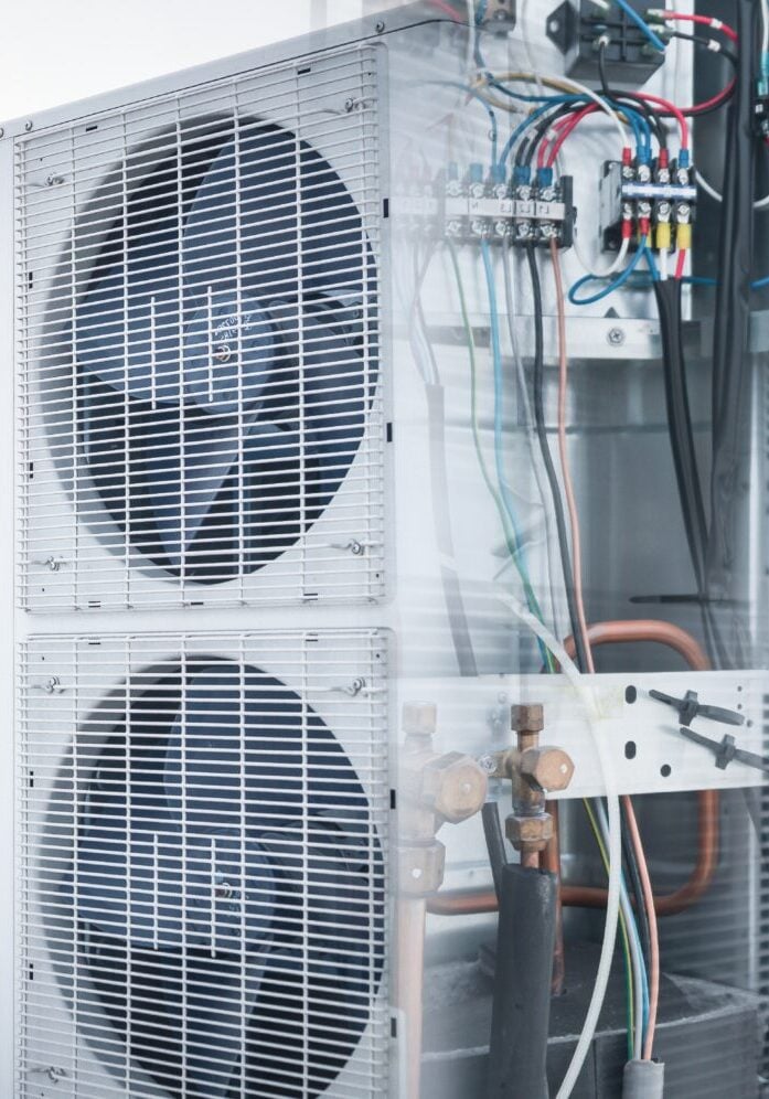Technician,Is,Checking,Air,Conditioner,measuring,Equipment,For,Filling,Air,Conditioners.